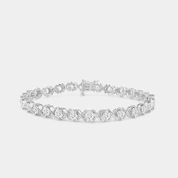 4 Carat Lab-Grown Diamond with Xo-Shaped Centers in an Illusion-Plate Setting — GILDED New York