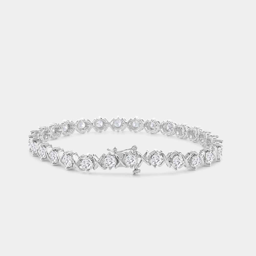 Gilded 4 Carat Lab-Grown Diamond with Xo-Shaped Centers in an Illusion-Plate Setting