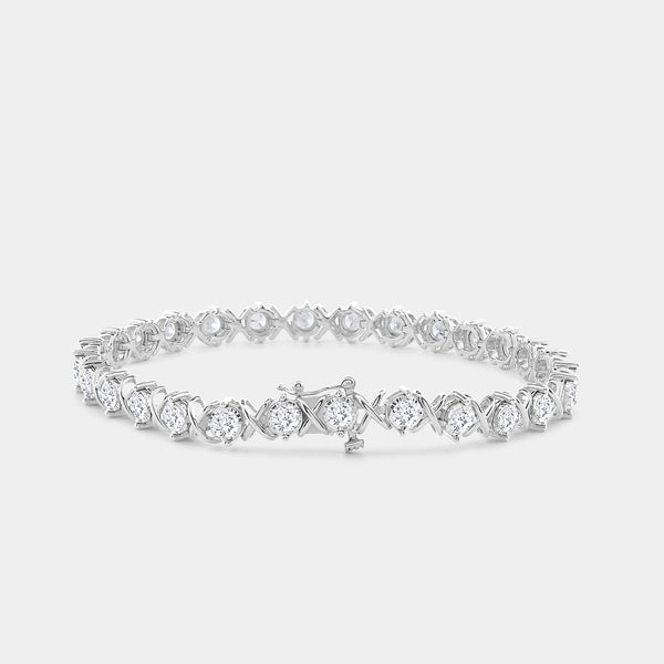 4 Carat Lab-Grown Diamond with Xo-Shaped Centers in an Illusion-Plate Setting — GILDED New York