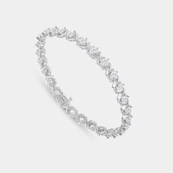 Gilded 4 Carat Lab-Grown Diamond with Xo-Shaped Centers in an Illusion-Plate Setting