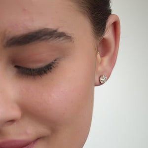 Gilded 3/4 Carat Lab-Grown Diamond Round-Shaped Stud Plus with Baguettes in the Halo