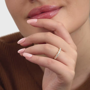 Gilded 1 Carat Lab-Grown Diamond Round-Shaped Shared-Prong Wedding Band