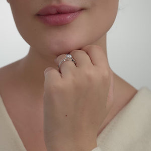 Gilded 1 Carat Lab-Grown Diamond Round-Shaped Petit Solitaire Plus Engagement Ring with Round-Shaped Accents