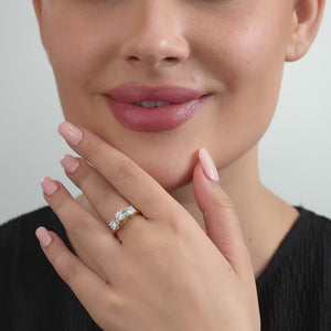 Gilded 1 Carat Lab-Grown Diamond Round-Shaped Three-Stone Ring Set In An Illusion Plate